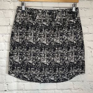 Banana Republic Women’s Black White Midi Tweed Skirt Curved Hem size 6 NEW